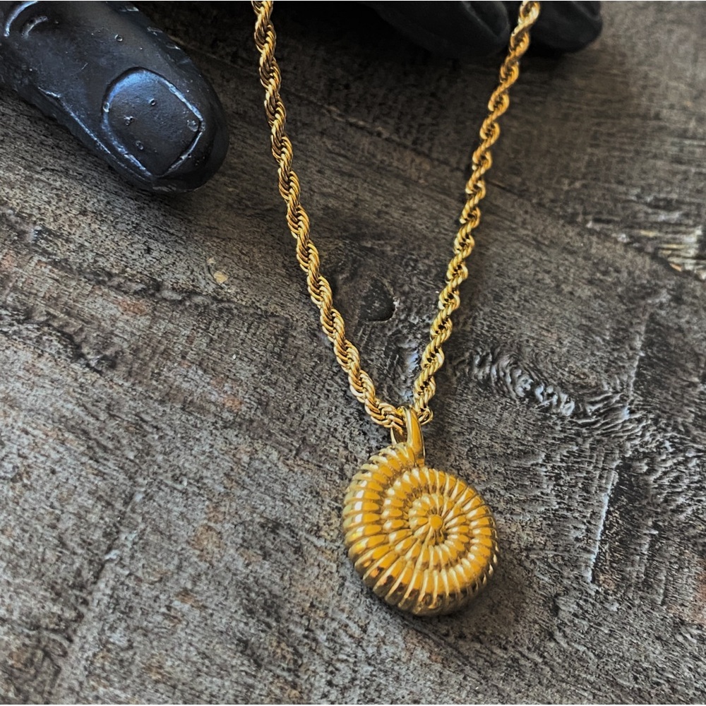 NEW Gold Plated Spiral Shell Pendant Necklace - Picture 2 of 10